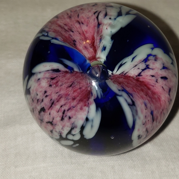 Beautiful Vintage Glass Eye Studio (GES) Paper Weight Floral Petals Cobalt Pink